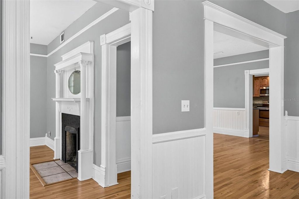 Image 11 of property listing at 1203 E CHELSEA STREET, Tampa, FL 33603