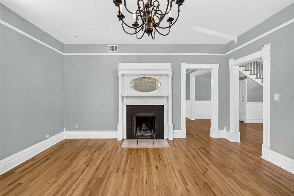 Image 14 of property listing at 1203 E CHELSEA STREET, Tampa, FL 33603