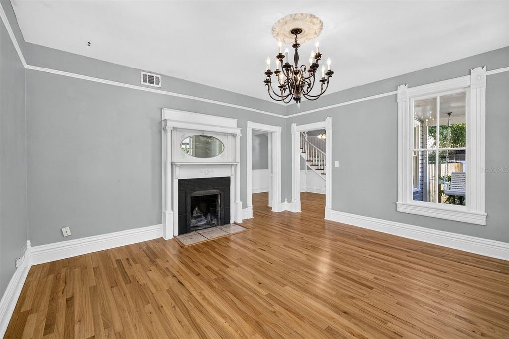 Image 15 of property listing at 1203 E CHELSEA STREET, Tampa, FL 33603