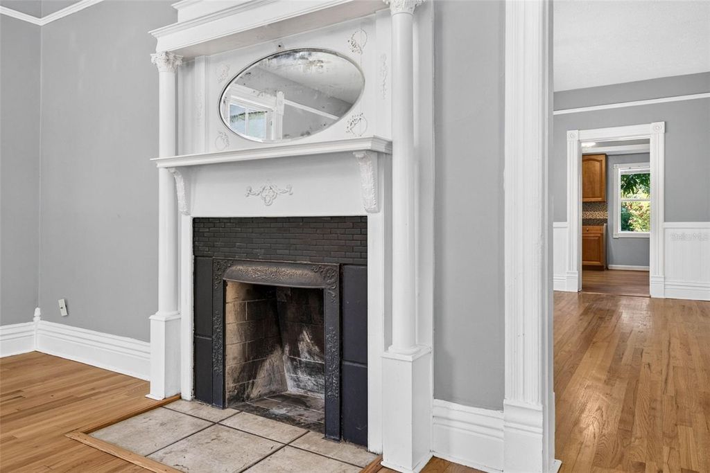 Image 16 of property listing at 1203 E CHELSEA STREET, Tampa, FL 33603