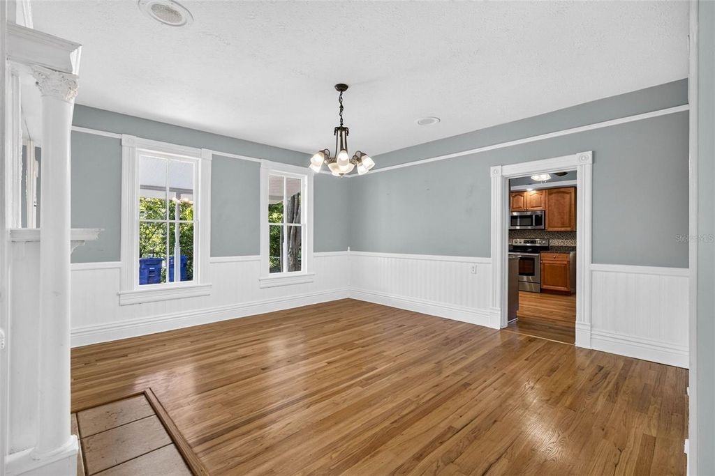 Image 18 of property listing at 1203 E CHELSEA STREET, Tampa, FL 33603