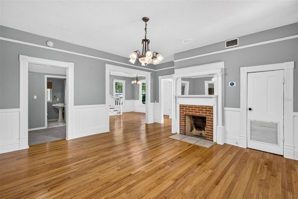 Image 20 of property listing at 1203 E CHELSEA STREET, Tampa, FL 33603