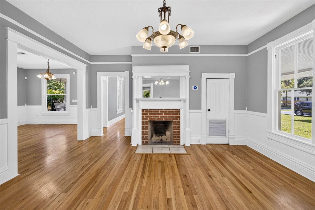 Image 21 of property listing at 1203 E CHELSEA STREET, Tampa, FL 33603