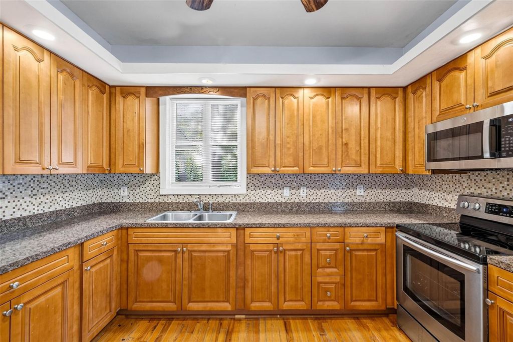 Image 24 of property listing at 1203 E CHELSEA STREET, Tampa, FL 33603