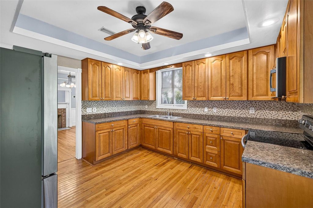 Image 25 of property listing at 1203 E CHELSEA STREET, Tampa, FL 33603