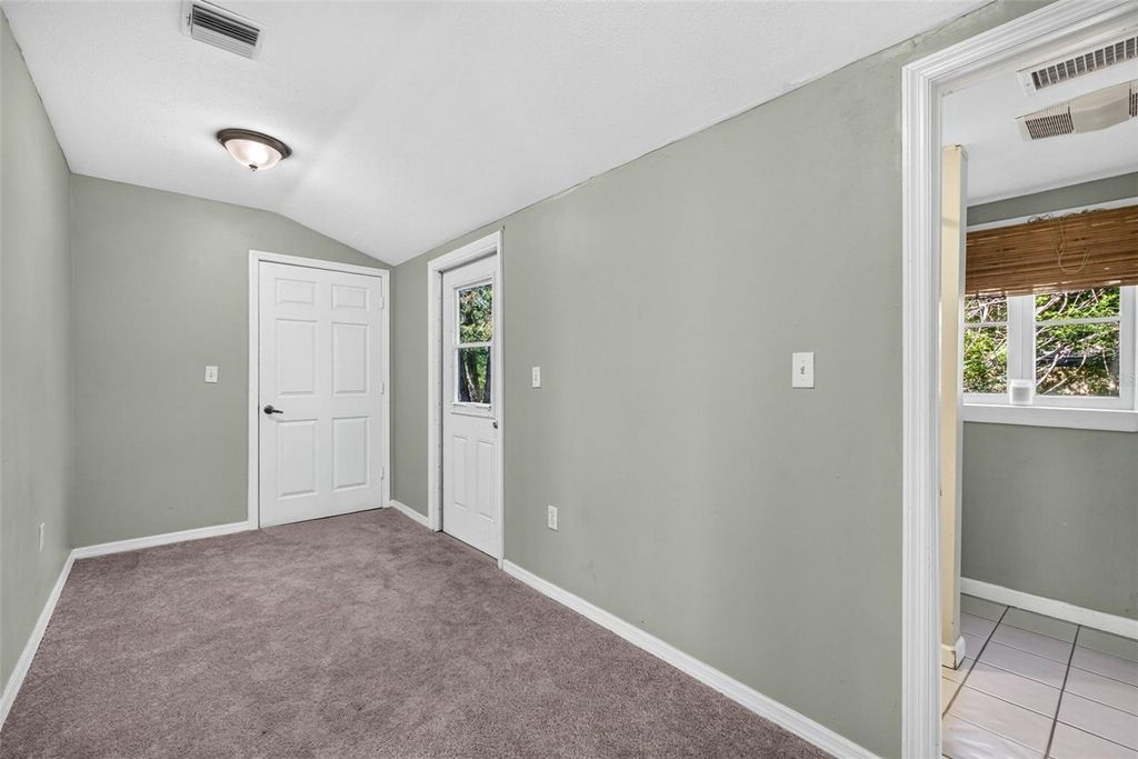 Image 30 of property listing at 1203 E CHELSEA STREET, Tampa, FL 33603