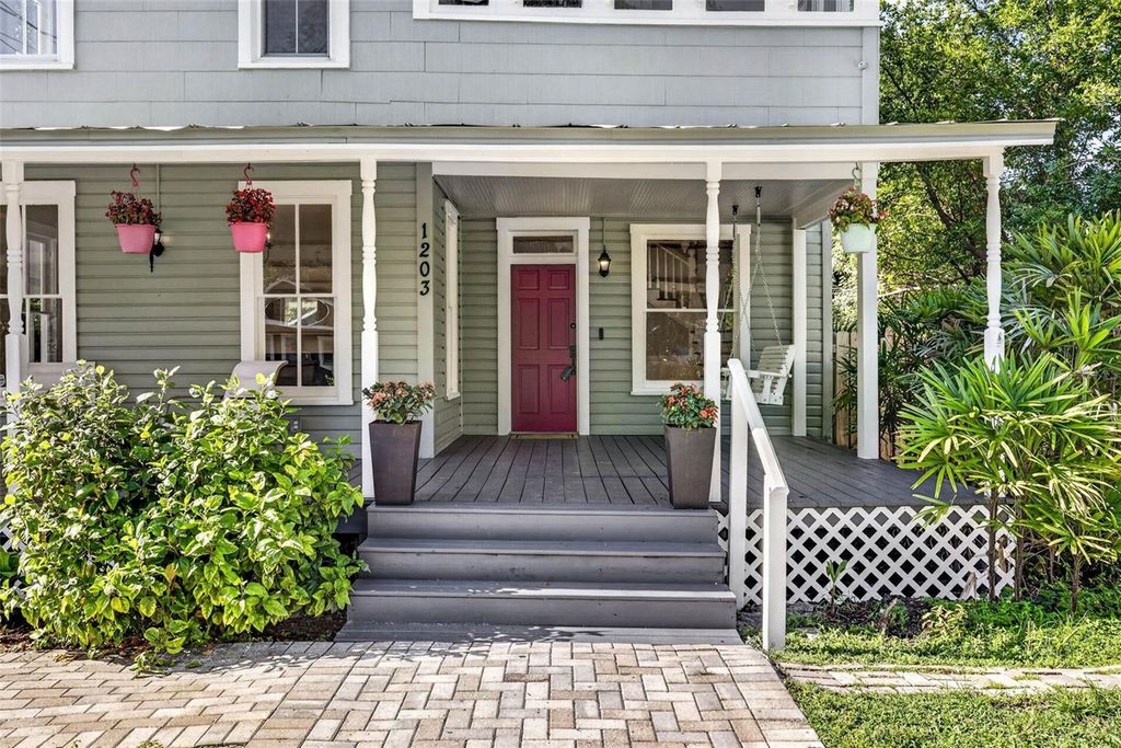 Image 4 of property listing at 1203 E CHELSEA STREET, Tampa, FL 33603