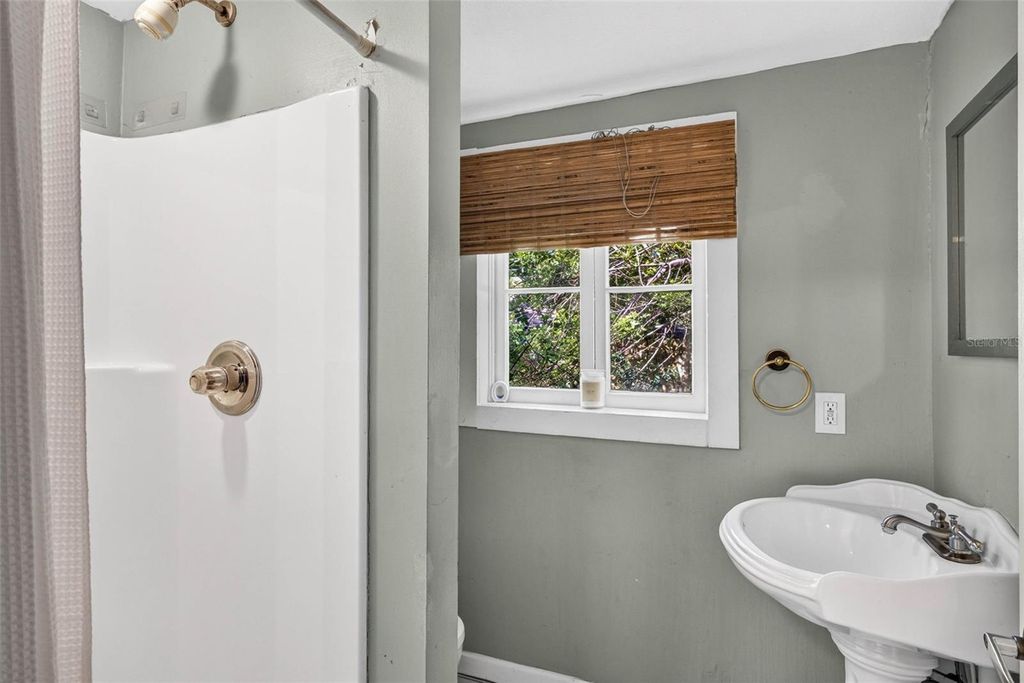Image 31 of property listing at 1203 E CHELSEA STREET, Tampa, FL 33603