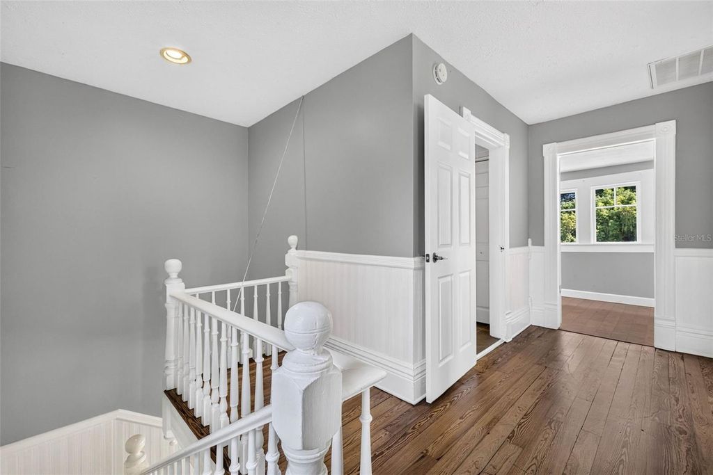 Image 33 of property listing at 1203 E CHELSEA STREET, Tampa, FL 33603