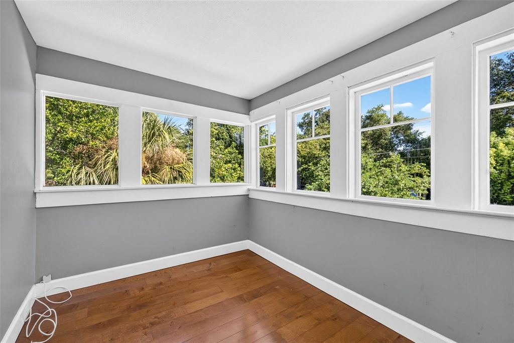 Image 35 of property listing at 1203 E CHELSEA STREET, Tampa, FL 33603