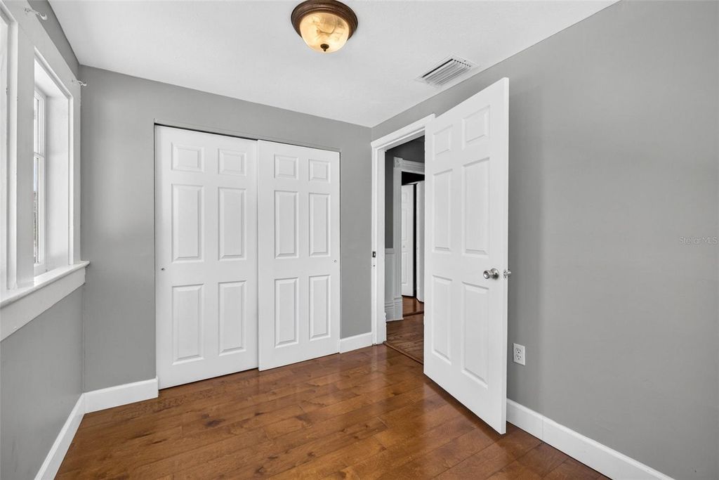 Image 37 of property listing at 1203 E CHELSEA STREET, Tampa, FL 33603