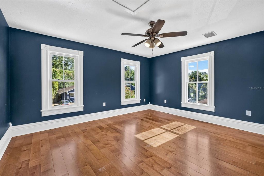 Image 38 of property listing at 1203 E CHELSEA STREET, Tampa, FL 33603