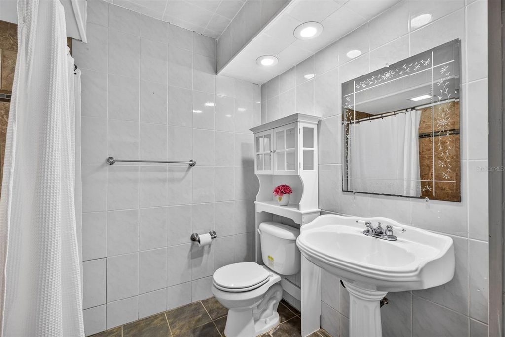 Image 45 of property listing at 1203 E CHELSEA STREET, Tampa, FL 33603