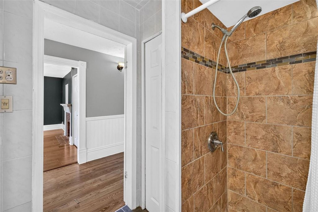 Image 46 of property listing at 1203 E CHELSEA STREET, Tampa, FL 33603
