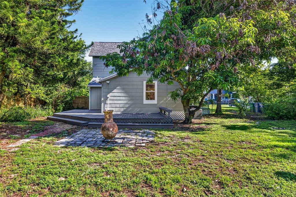 Image 49 of property listing at 1203 E CHELSEA STREET, Tampa, FL 33603