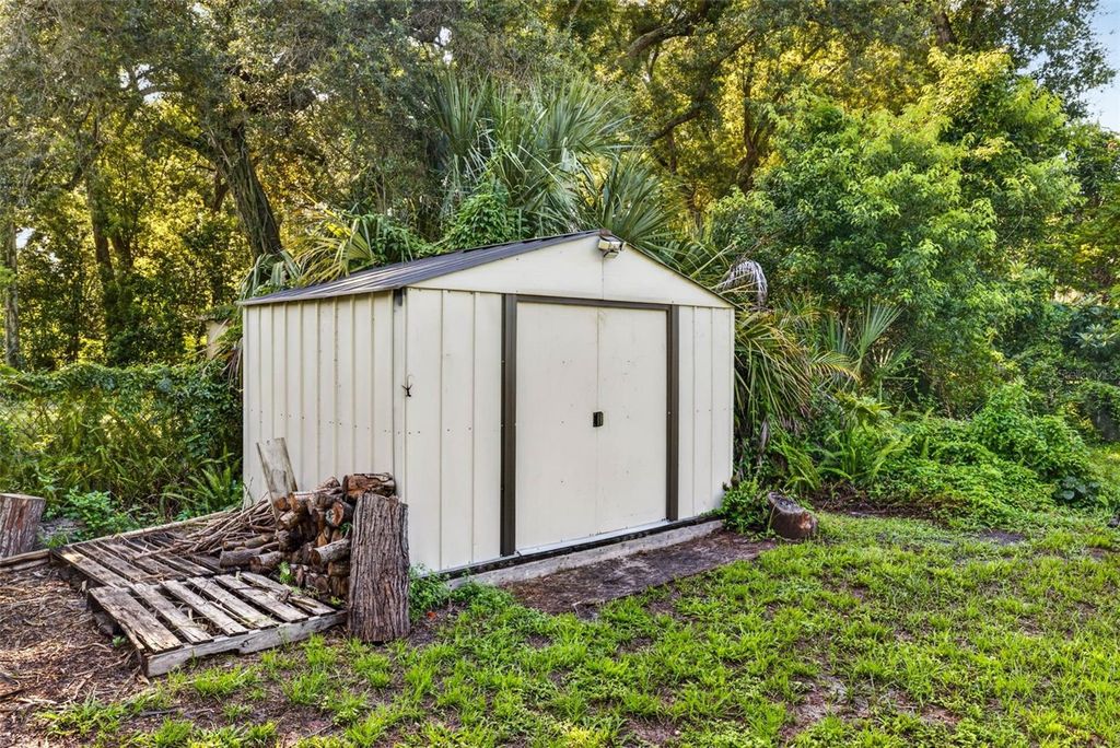 Image 53 of property listing at 1203 E CHELSEA STREET, Tampa, FL 33603