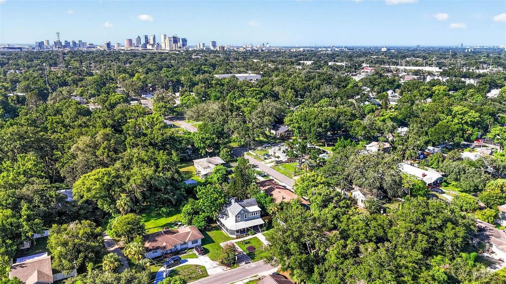 Image 60 of property listing at 1203 E CHELSEA STREET, Tampa, FL 33603