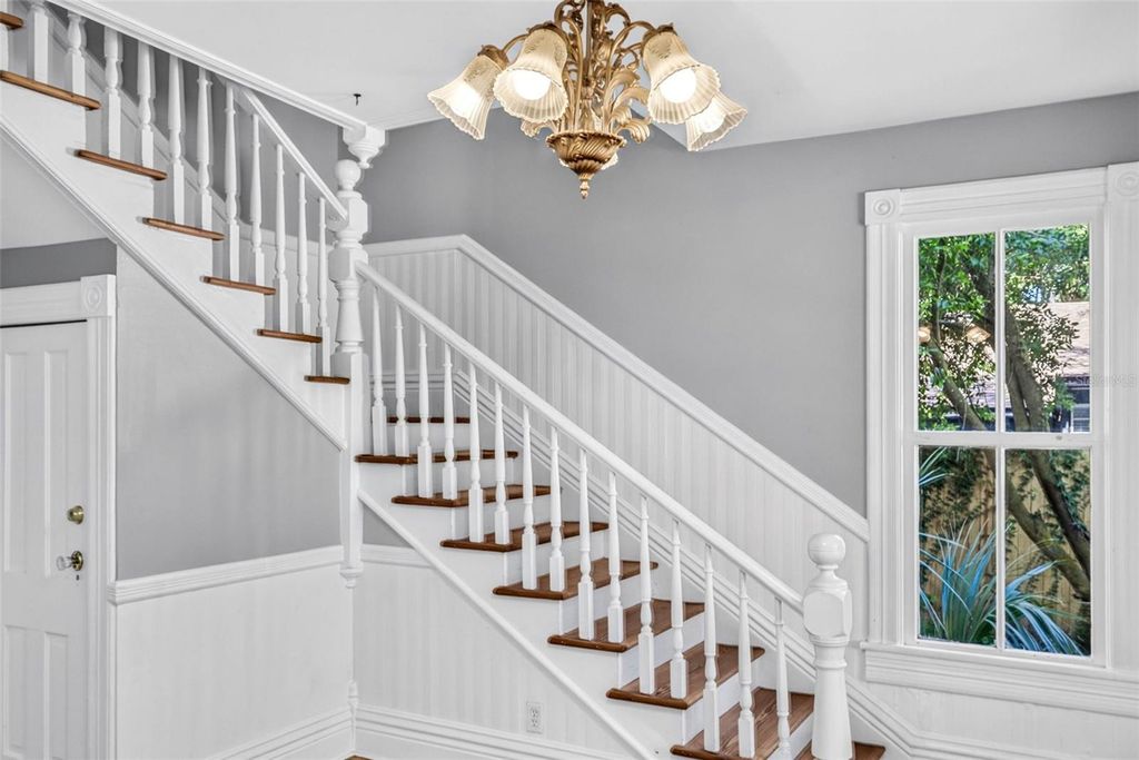 Image 10 of property listing at 1203 E CHELSEA STREET, Tampa, FL 33603