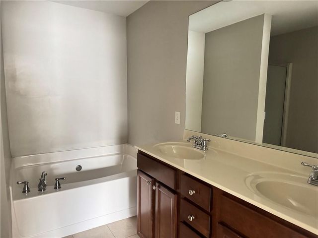 1013 Nightfall Ct NW 10, Suwanee, GA 30024