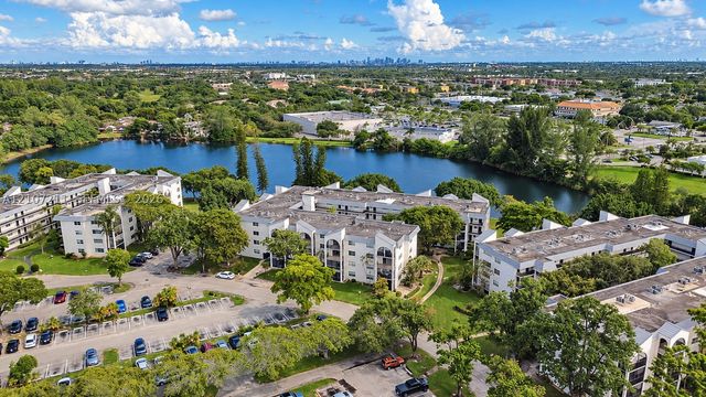 3300 Spanish Moss Ter 301, Lauderhill, FL 33319