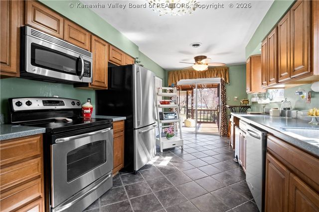 2009 Pennsylvania Avenue, St Albans, WV 25177