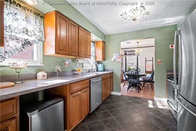 2009 Pennsylvania Avenue, St Albans, WV 25177