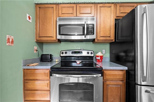 2009 Pennsylvania Avenue, St Albans, WV 25177