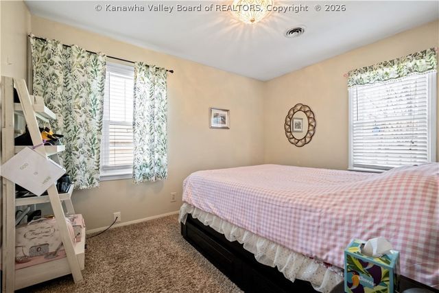 2009 Pennsylvania Avenue, St Albans, WV 25177