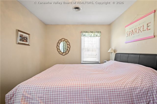 2009 Pennsylvania Avenue, St Albans, WV 25177