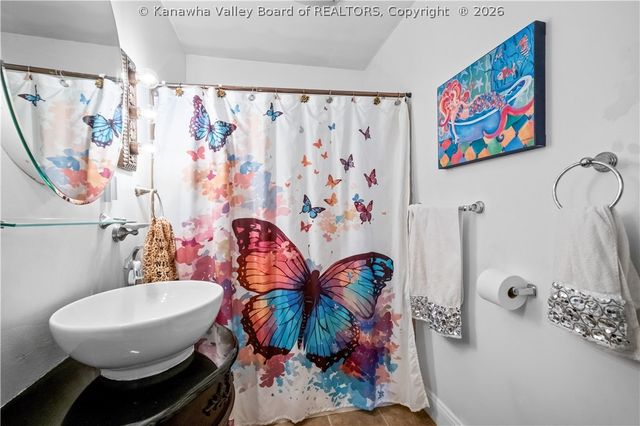 2009 Pennsylvania Avenue, St Albans, WV 25177