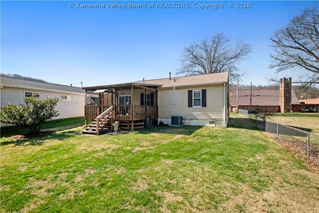 2009 Pennsylvania Avenue, St Albans, WV 25177