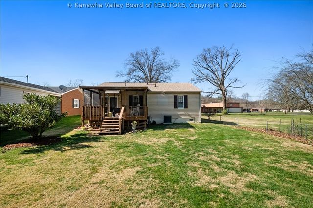 2009 Pennsylvania Avenue, St Albans, WV 25177