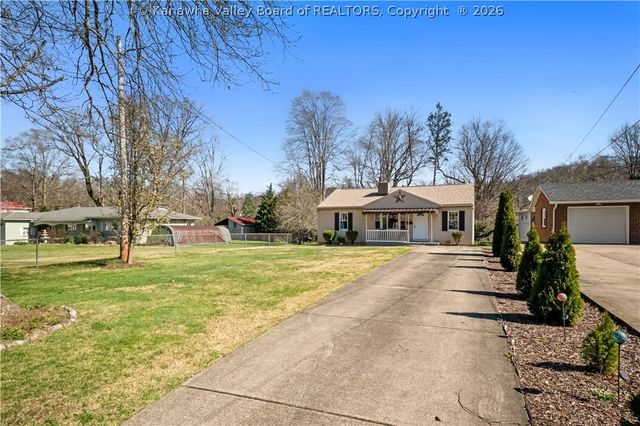 2009 Pennsylvania Avenue, St Albans, WV 25177