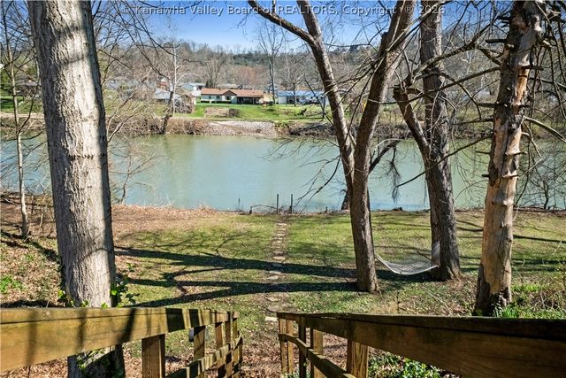 2009 Pennsylvania Avenue, St Albans, WV 25177