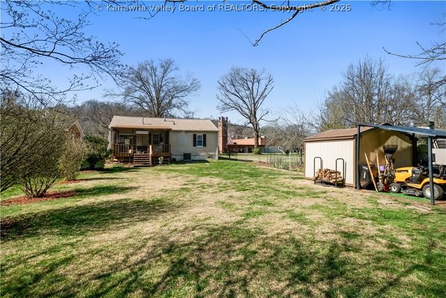 2009 Pennsylvania Avenue, St Albans, WV 25177