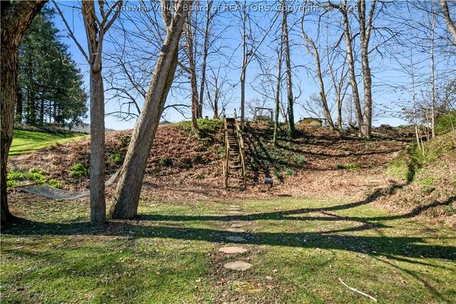 2009 Pennsylvania Avenue, St Albans, WV 25177