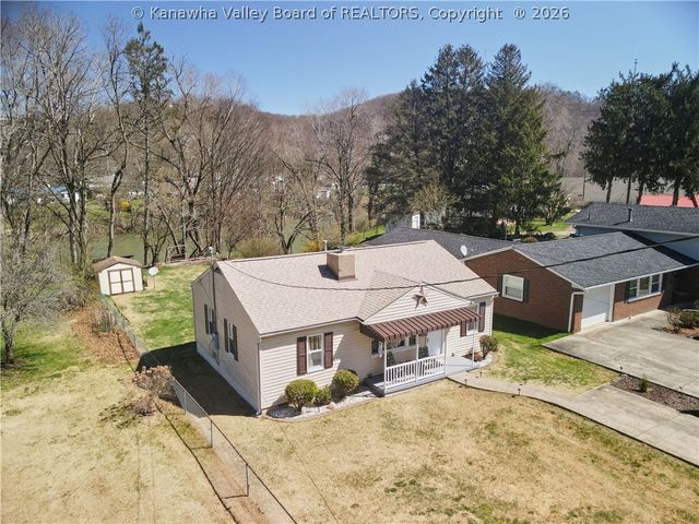 2009 Pennsylvania Avenue, St Albans, WV 25177