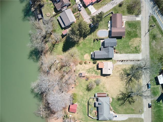 2009 Pennsylvania Avenue, St Albans, WV 25177