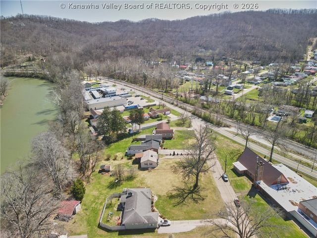 2009 Pennsylvania Avenue, St Albans, WV 25177