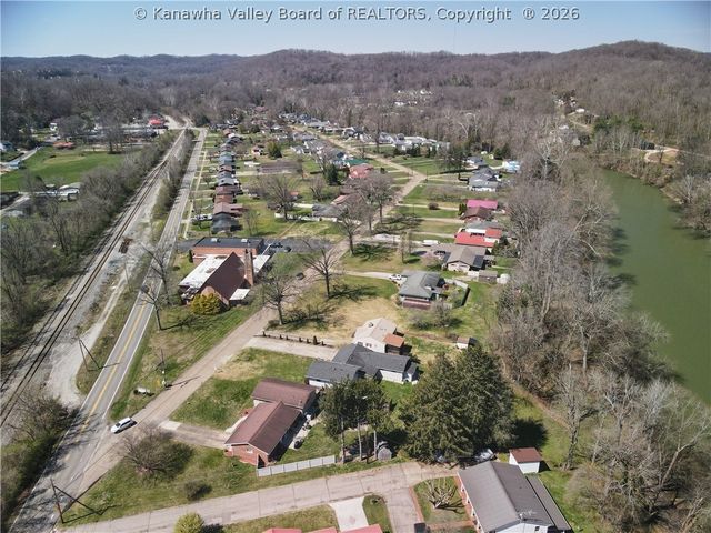 2009 Pennsylvania Avenue, St Albans, WV 25177