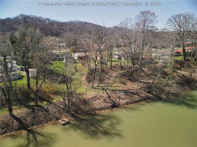 2009 Pennsylvania Avenue, St Albans, WV 25177