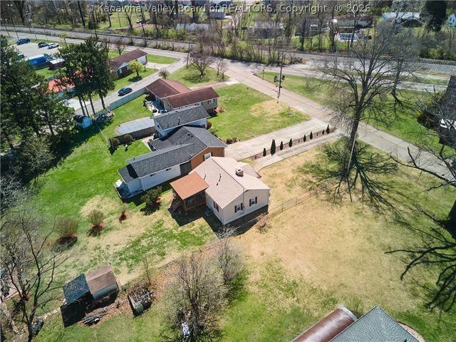 2009 Pennsylvania Avenue, St Albans, WV 25177