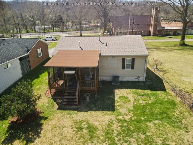 2009 Pennsylvania Avenue, St Albans, WV 25177