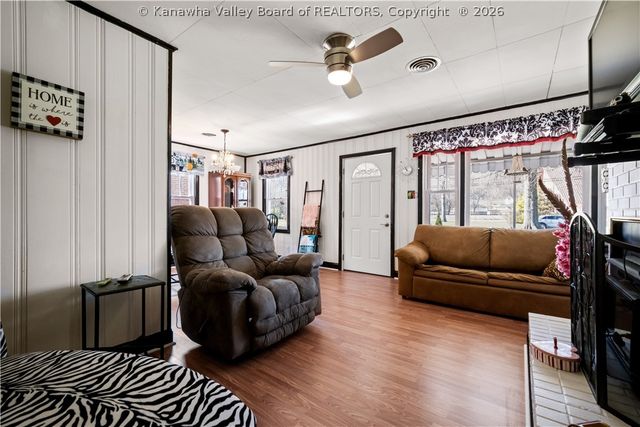 2009 Pennsylvania Avenue, St Albans, WV 25177