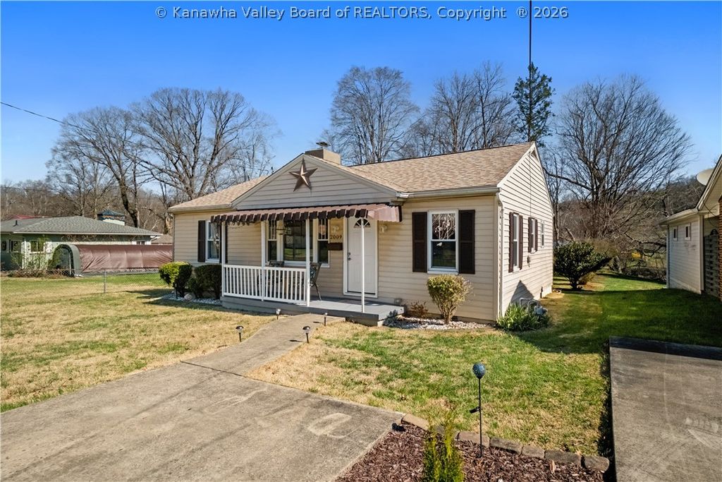 2009 Pennsylvania Avenue, St Albans, WV 25177