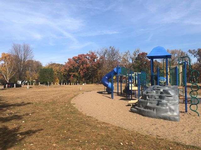 2113 Oakridge Street, Saint Paul, MN 55119