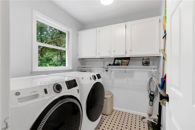 305 Bent Oak Lane, Central, SC 29630