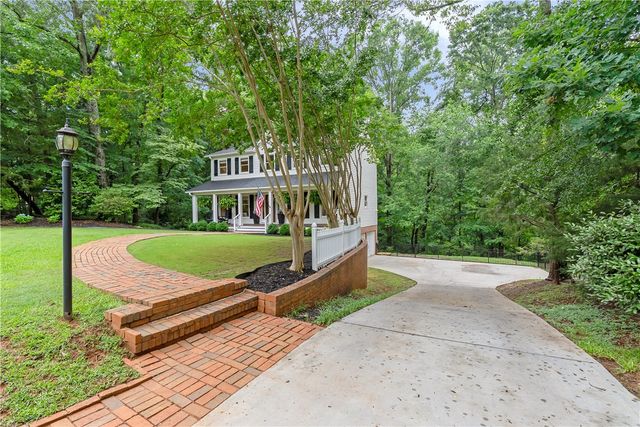 305 Bent Oak Lane, Central, SC 29630