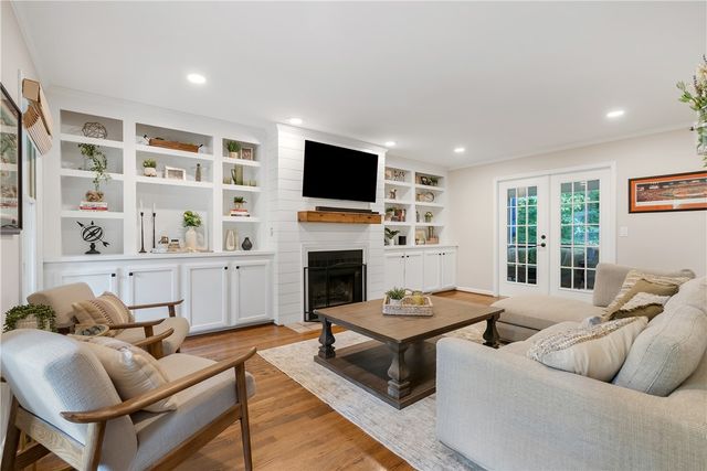 305 Bent Oak Lane, Central, SC 29630