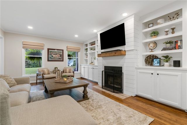 305 Bent Oak Lane, Central, SC 29630